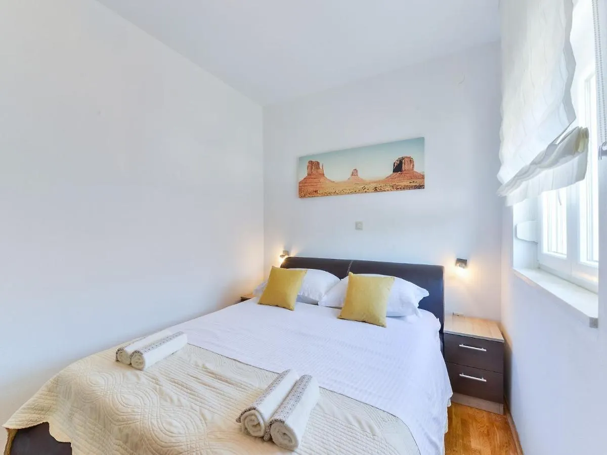 Modern Holiday Home In Pristeg With Pool Κροατία