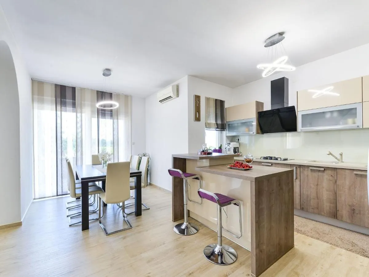 Modern Holiday Home In Pristeg With Pool Κροατία
