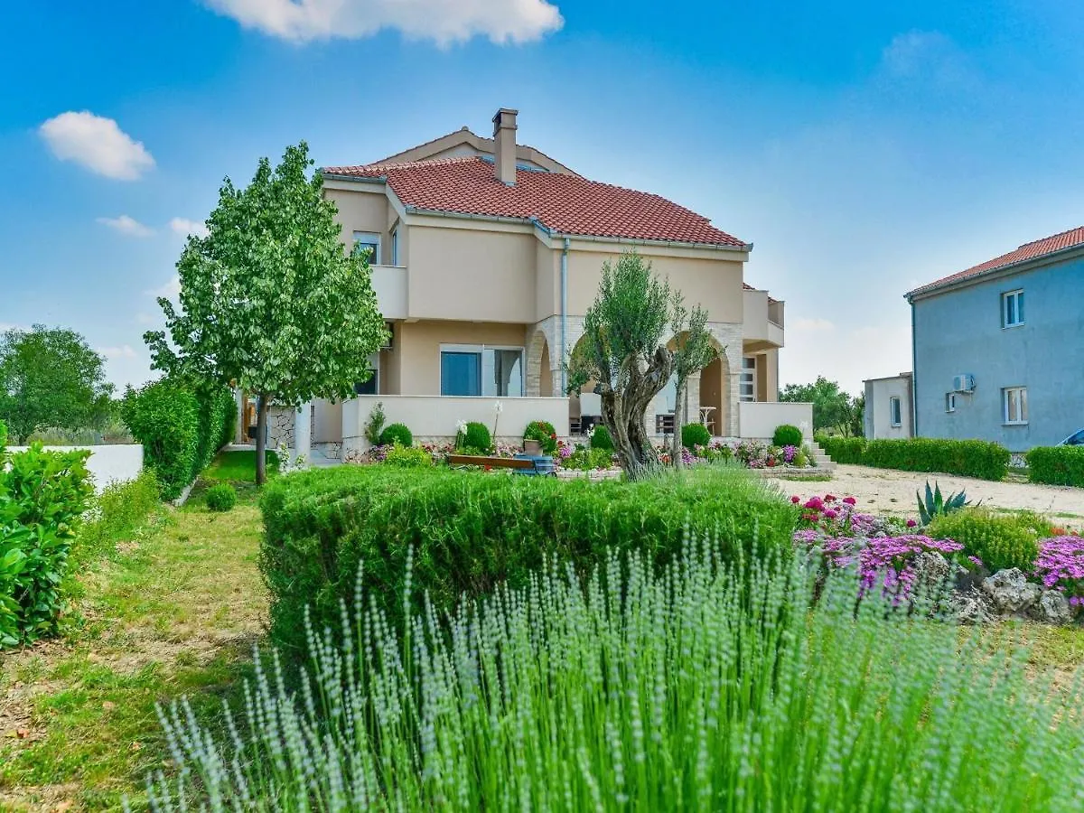 Modern Holiday Home In Pristeg With Pool Κροατία